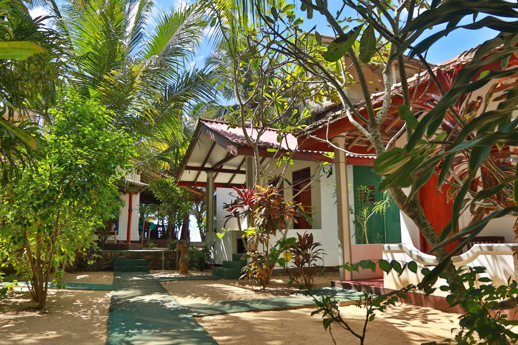 Bed and Breakfast Panorama Rock Cafe Tangalle Exterior foto