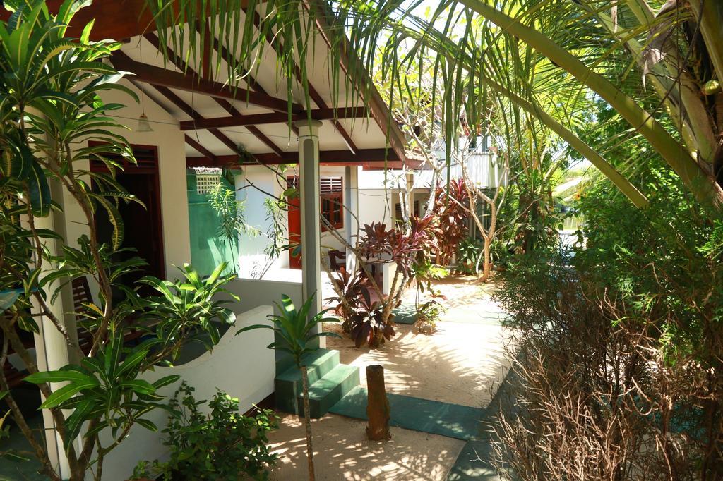 Bed and Breakfast Panorama Rock Cafe Tangalle Exterior foto