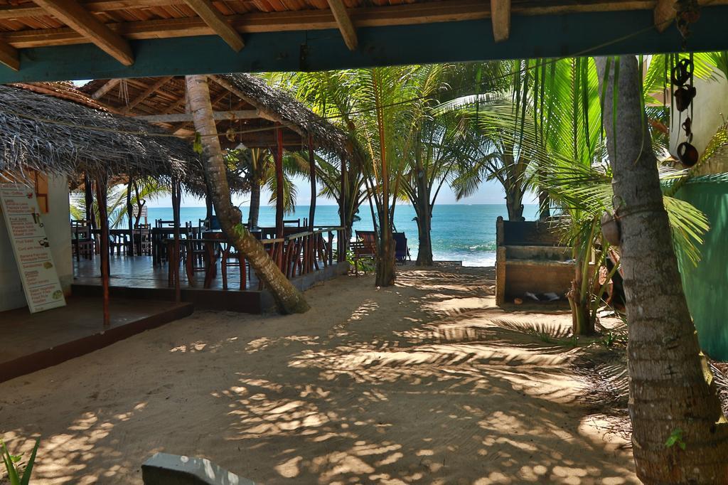 Bed and Breakfast Panorama Rock Cafe Tangalle Exterior foto