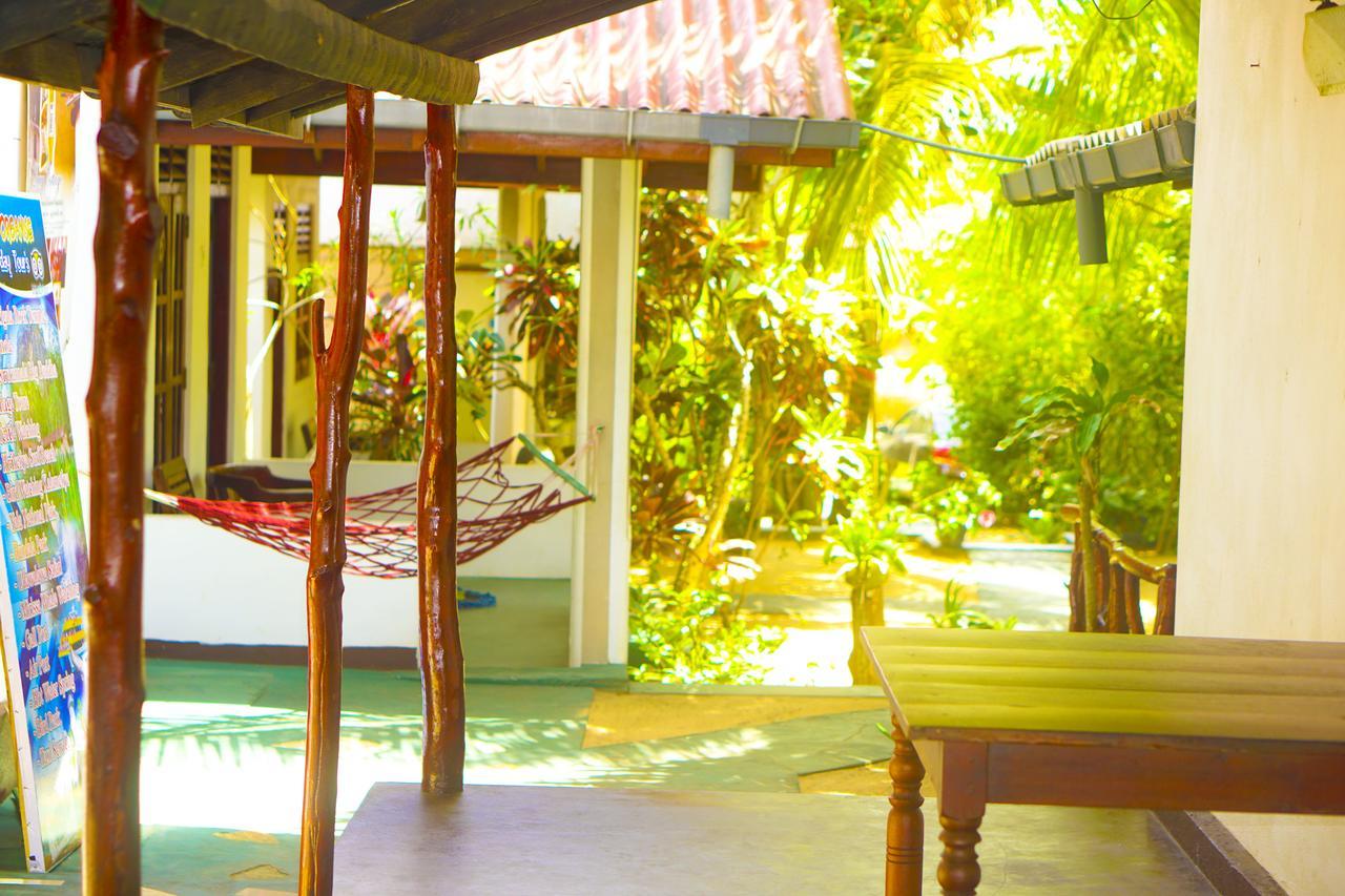 Bed and Breakfast Panorama Rock Cafe Tangalle Exterior foto