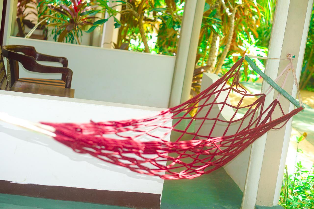 Bed and Breakfast Panorama Rock Cafe Tangalle Exterior foto