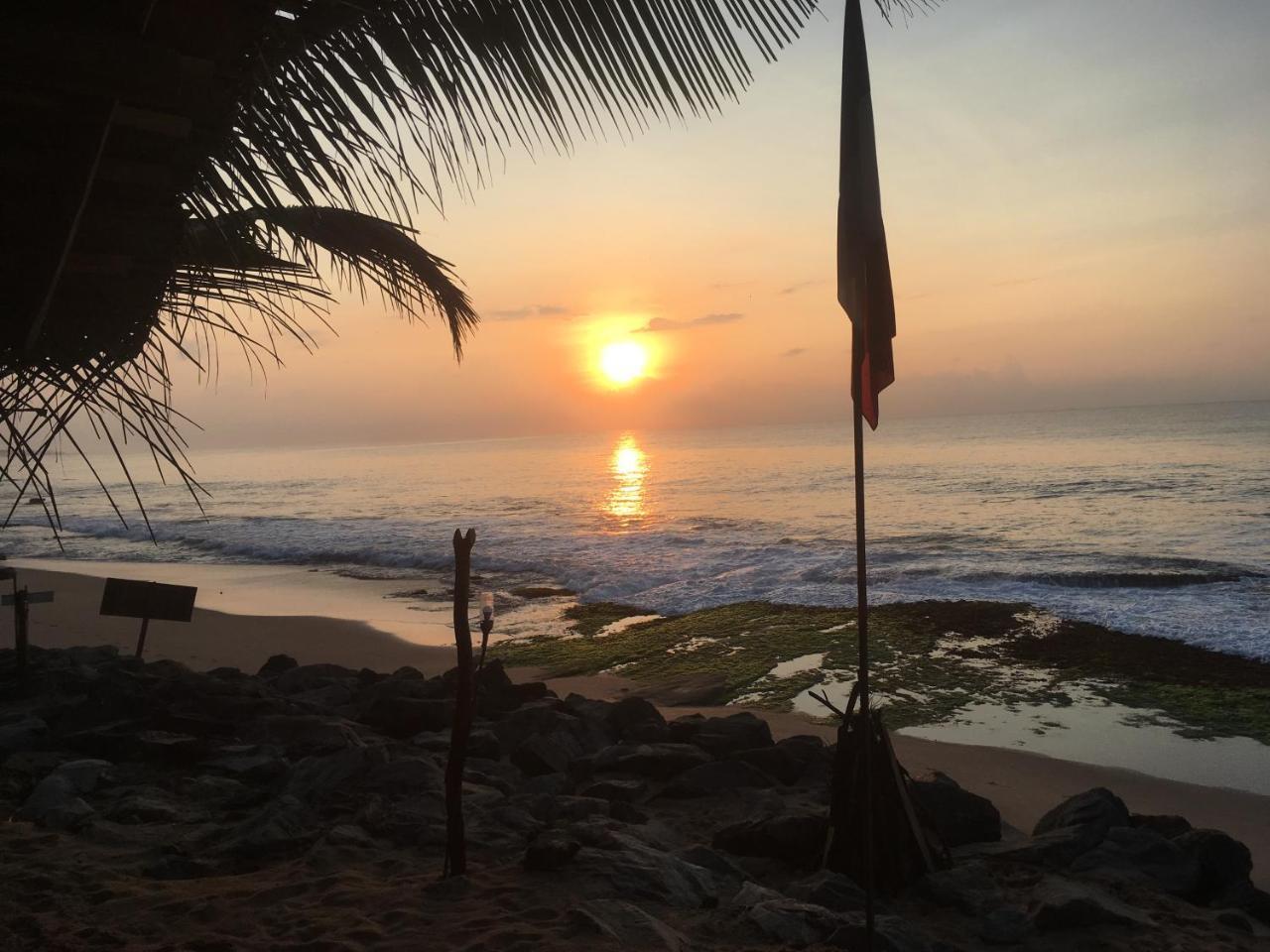 Bed and Breakfast Panorama Rock Cafe Tangalle Exterior foto